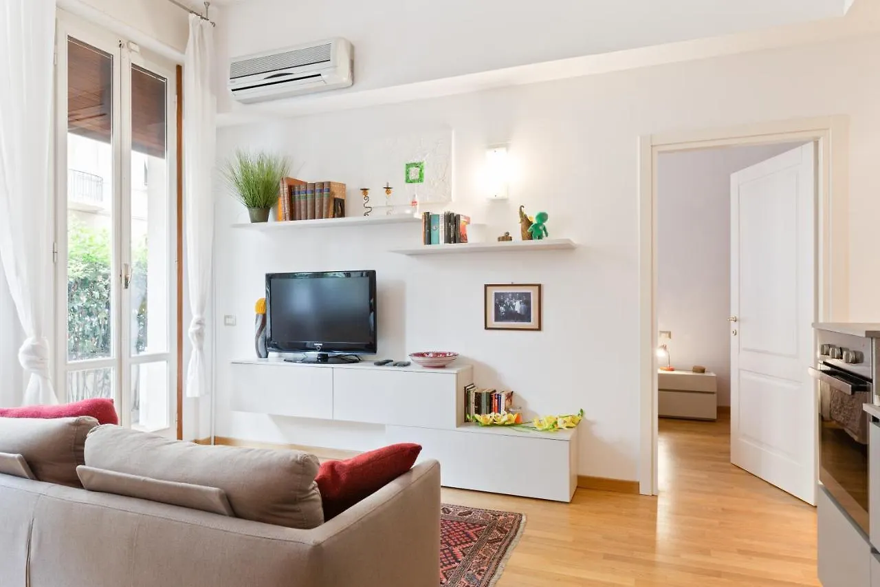 Piazza Oberdan Patio Apartment Florencja Włochy
